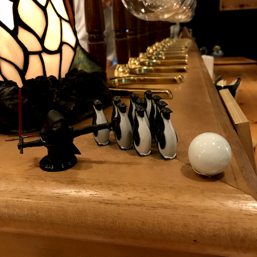 ペンギンボウリング